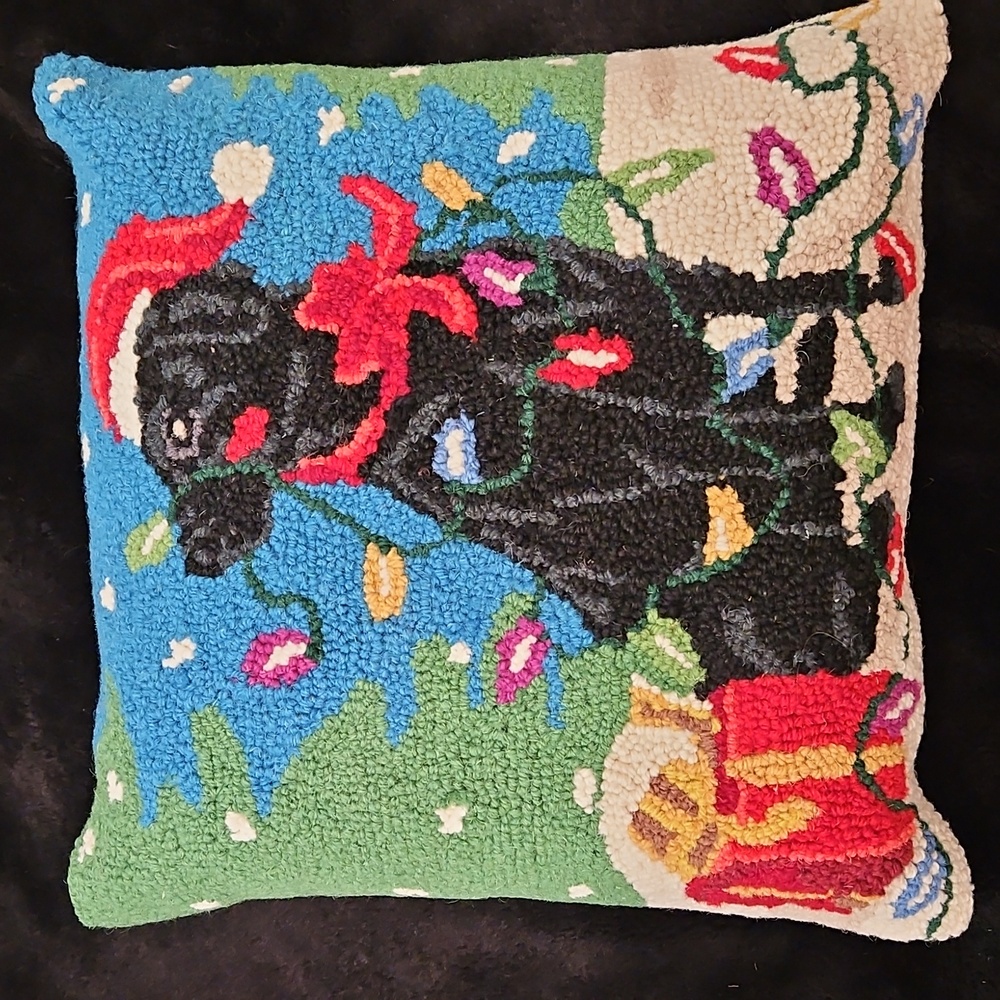 NWT Plow & Hearth Holiday Labrador Dog Wool Throw Pillows - Set Of 2 - Picture 5 of 11